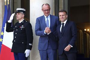 Bundeskanzler Merz nahm in der französischen Hauptstadt an den Beratungen über eine Sicherung der Straße von Hormus teil.