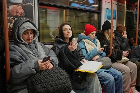 Viele Russen beklagen sich über die ständigen Abschaltungen des mobilen Internets. (Archivbild)