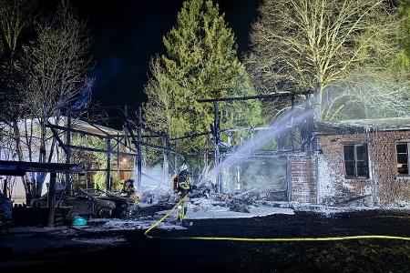 Blick auf die Nachlöscharbeiten
Foto: Feuerwehr Essen