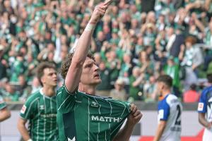 HSV sieht rot: Werder gewinnt wildes Nordderby