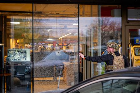 Die Polizei in Kiew hat den Täter, der mindestens sechs Menschen getötet haben soll, erschossen. 