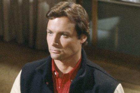 Howie Munson (Douglas Barr)