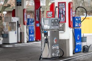 Eine Tankstelle in Berlin-Tiergarten. Momentan bewegen sich die Preise nach unten,