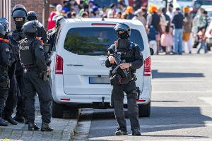 Mehrere Menschen sollen leicht verletzt worden sein.