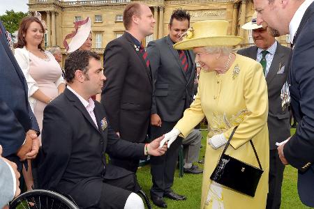 Anzahl der Organisationen, bei denen sie Schirmherrin war: 600