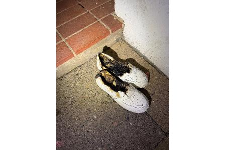 Verbrannte Schuhe