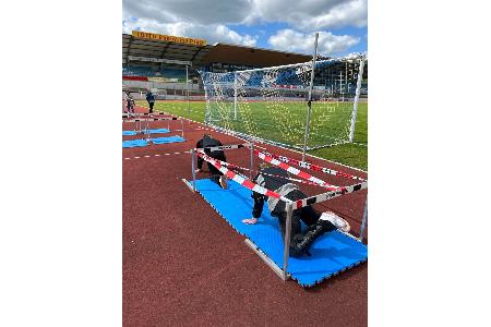 Der Hindernisparcous forderte in Ausrüstung auch einiges