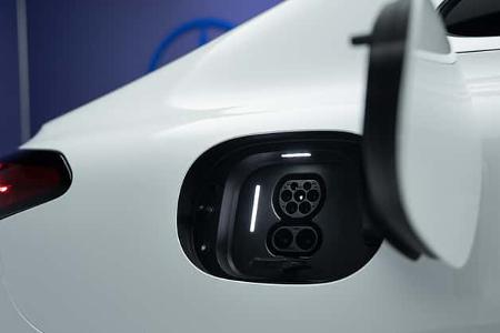 Mercedes C400 4Matic EQ Elektro SPERRFRIST 20.04.26 13 Uhr