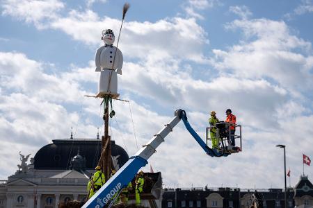 Die Vorbereitungen für die Verbrennung des 