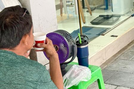 Seit fast drei Wochen ächzt Bangkok unter extremer Hitze.