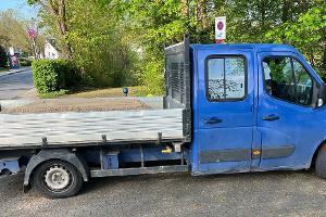 Mit Sand beladener Transporter