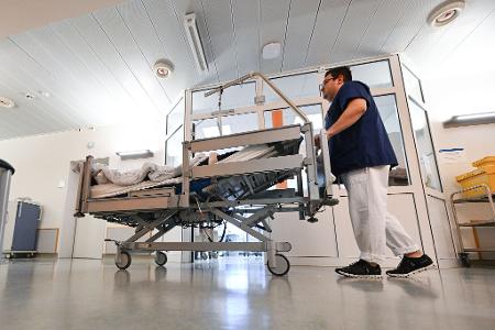 Mehr Geld für Pflege und Gesundheit wird mit breiter Mehrheit befürwortet. (Archivbild)