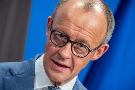 Bundeskanzler Friedrich Merz wird zum Abschluss des Petersberger Klimadialogs erwartet. (Archivbild)