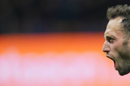 Hakan Calhanoglu jubelt nach seinem zweiten Tor.