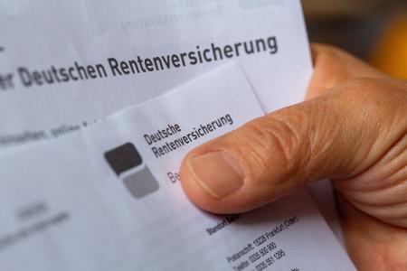 Die Rente reicht bei vielen Menschen im Alter nicht aus. (Symbolbild)