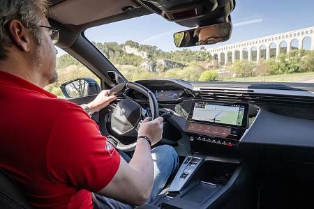 Peugeot 408, Cockpit