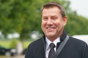 "Tagesschau"-Sprecher Jens Riewa erklärt seinen überraschenden Look