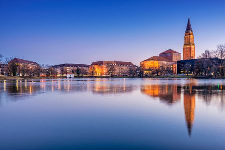 Kiel in der Dämmerung