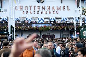 Soll das traditionsreiche Schottenhamel-Festzelt, seit 150 Jahren in Familienhand, europaweit ausgeschrieben werden? (Archivbild) 