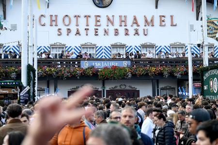 Soll das traditionsreiche Schottenhamel-Festzelt, seit 150 Jahren in Familienhand, europaweit ausgeschrieben werden? (Archivbild) 