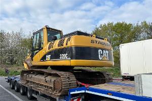 Kettenbagger zu schwer - Weiterfahrt untersagt!