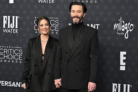 Kaley Cuoco und Tom Pelphrey teilen süße Postings zum Jahrestag