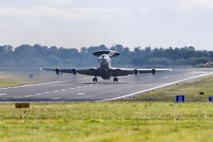 Die derzeitigen Awacs-Flugzeuge der Nato sollen ab 2035 ausgetauscht werden. (Archivbild)