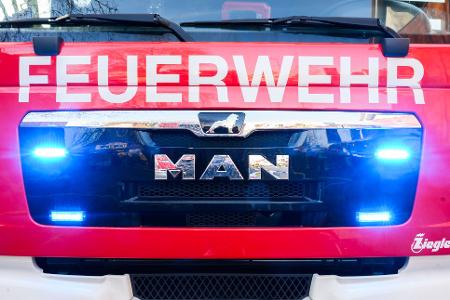 Peinliche Panne bei der Feuerwehr in Netphen: Dort wurde ein neues Gerätehaus so niedrig gebaut, dass die Wagen nicht hineinpassen. (Symbolbild)