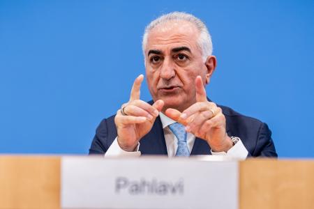 Schah-Sohn Reza Pahlavi fordert Deutschland auf, einen grundlegenden Wandel im Iran zu unterstützen.