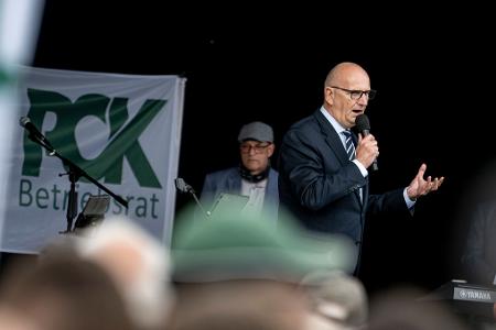 Brandenburgs Ministerpräsident Dietmar Woidke (SPD) kritisiert die Ankündigung Russlands, kein Öl mehr aus Kasachstan durch die Pipeline Druschba zur PCK-Raffinerie in Schwedt zu leiten.