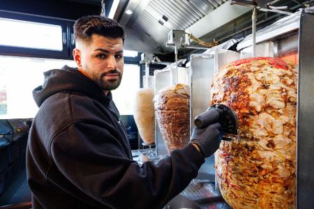 Firmenchef Sergen Kolcu bei der Arbeit.