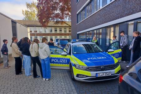 Streifenwagen anschauen