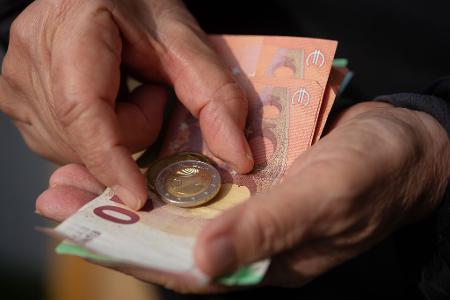 In Deutschland sind die Bezüge aus der gesetzlichen Rente im Schnitt nicht üppig. (Archivbild)