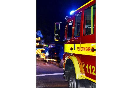 Symbolbild: Feuerwehreinsatz in der Nacht