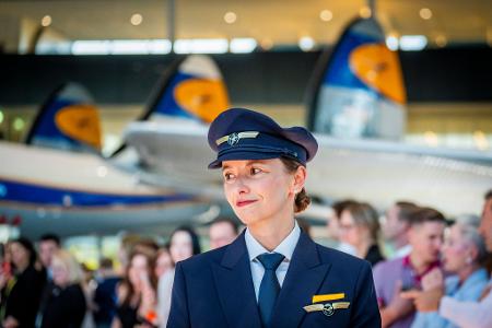 Die neuen Uniformen der Lufthansa wurden gemeinsam mit Boss entworfen. 