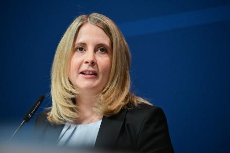 Bauministerin Verena Hubertz will Bauen leichter und billiger machen (Archivbild)