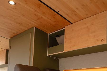 Kompanja Zwei L, Campingbus, innen