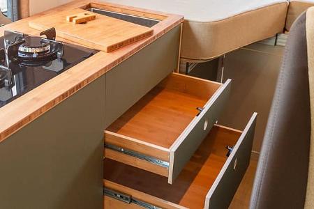 Kompanja Zwei L, Campingbus, innen