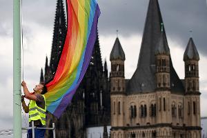 Segensfeiern für homosexuelle Paare sind in der katholischen Kirche umstritten. (Archivbild)