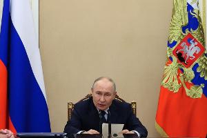 Kremlchef Putin fordert von der Regierung Maßnahmen zum Ankurbeln der mauen Wirtschaft. (Archivbild)