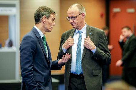 Sorgen sich um die ausufernden Energiepreise: Kanzler Merz und Spaniens Regierungschef Pedro Sánchez.