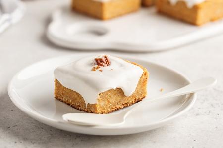 Veganer Karottenkuchen mit Kokos-Frosting