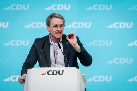 Ministerpräsident Daniel Günther forciert eine Zuckersteuer. (Archivbild)