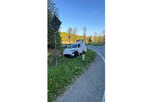 Beschädigter Pkw Mazda