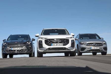 Audi Q3 SUV TFSI, Cupra Terramar 2.0, Mercedes GLA250 nebeneinander auf Fahrbahn, Frontalansicht.