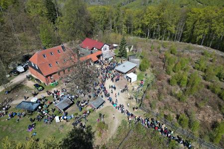 Im Frühtau zu Berge wir ziehn, fallera.