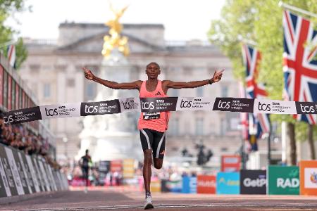 Weltrekord: Sebastian Sawe aus Kenia läuft in London als erster Mensch der Welt einen Marathon unter zwei Stunden.