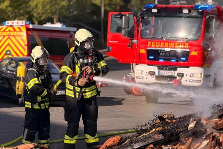 Löscharbeiten unter schwerem Atemschutz