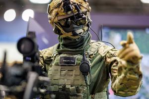 Die Gladius genannte Kampfausrüstung von Rheinmetall auf der Nürnberger Sicherheitstechnik-Messe Enforce Tac 2025. Ähnlich sieht die nun bestellte Bundeswehr-Ausrüstung aus. (Archivbild)