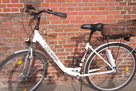 weißes Fahrrad der Marke 